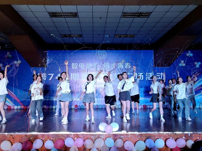 A6244B8420E32E74049AE47A7E32205F.jpg