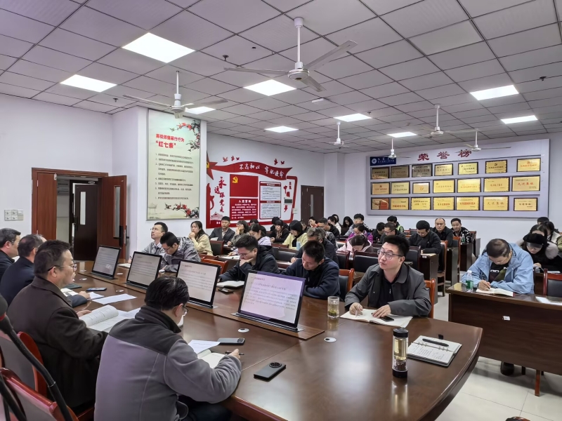 10月教职工大会2.jpg